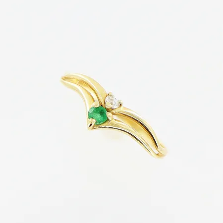 Ring stl 16½, bredd 1-5mm, stenar med nagg, skev skena, 18K Vikt: 1,1 g