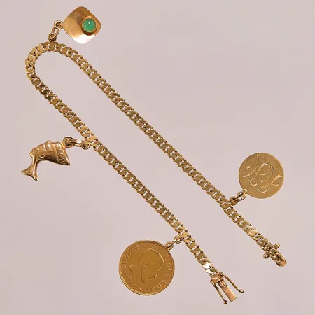 Armband, 18,5cm, bredd:3mm, berlocker, gravyr, 18K 9,7g.