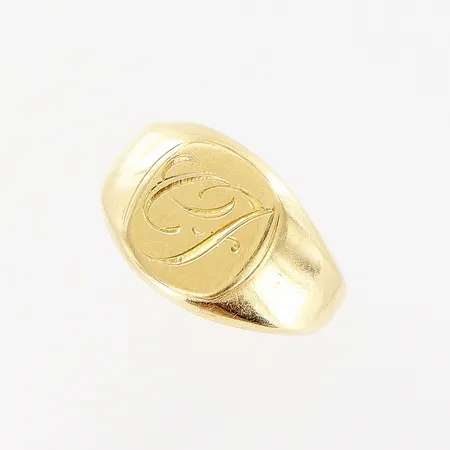 Klackring, monogram, stl 15¼, bredd 3,5-10,5mm, 18K. Vikt: 7,2 g