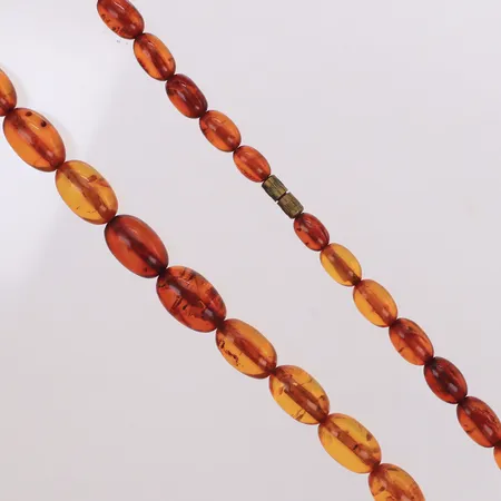 Collier, längd 52cm, bredd 10,2mm, bärnsten, lås i gulmetall