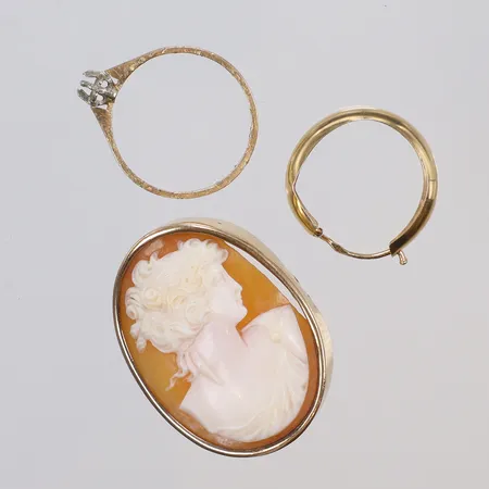 Diverse guld, camé, defekt, buckligt 18K  Vikt: 7,6 g