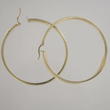 Ett par örhängen,diam 5,5 cm, bredd 5,8 mm, defekter/bucklor/ös lås, 14K Vikt: 8,7 g