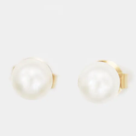 Ett par örhängen med odlade saltvattenpärlor, Ø 5,5mm, stift, 18K guld Vikt: 1,1 g