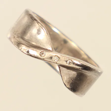 Ring, stl 18¼, bredd 7,6mm, GHA, 925/1000 silver  Vikt: 7,3 g