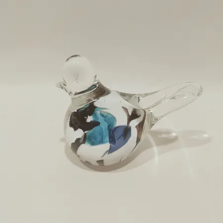 Figurin fågel, graverad Phoenician Malta, höjd ca 8cm, glas Skickas med paket.