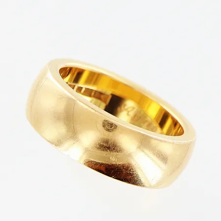 Ring stl 19, bredd 8mm, gravyr, 18K Vikt: 20,2 g