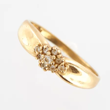 Ring med vita stenar, stl 18½, bredd 6mm, 14K Vikt: 2,2 g