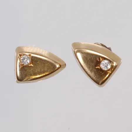 Ett par örhängen med vita stenar, 6x9mm, 18K  Vikt: 1,4 g