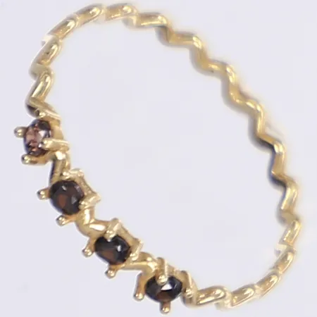 Ring med bruna stenar, stl 17¼, ostämplad, 18K Vikt: 0,9 g