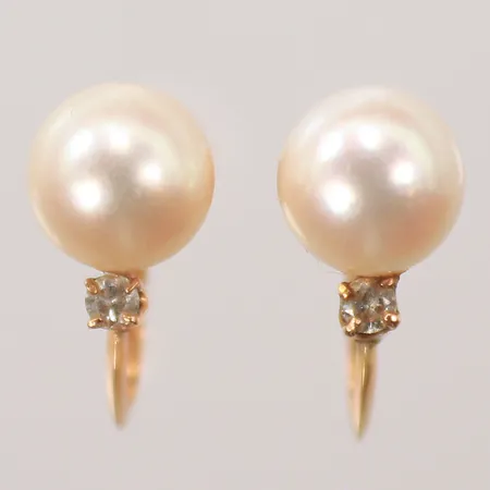 Ett par örhängen med pärlor, 18x10mm, 14K, bruttovikt 2g Vikt: 2 g