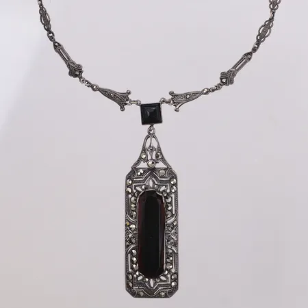 Collier med svarta stenar och markasiter, längd 49,5cm, importstämplat, 925/1000 silver  Vikt: 15,7 g