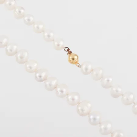 Pärlcollie med äggformade odlade sötvattenspärlor, längd ca 46 cm, pärlornas diameter ca 8.6-10.5 mm, lås 14k. Vikt: 0 g