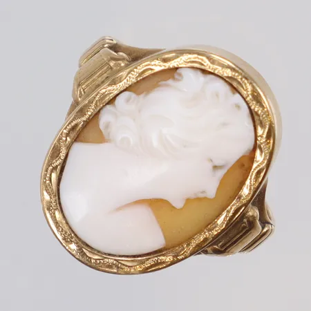 Ring med camé, stl 16½, bredd 2-20mm, BSM (Smycken & Smedja Saad Sofya, Huskvarna) ojämn skena, 18K  	 Vikt: 4,2 g