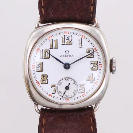 Herrur Omega, 30mm, manuell, boettnr: 8031710, verknr: 7204244, Cal 26.5 SOB, ca. 1925, liten sekundvisare, åldersbetingad slitage, repigt glas, läderband ej original, boetten i Silver 925/1000  Vikt: 0 g