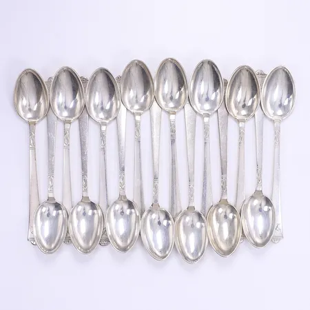 15 kaffeskedar, 10,5cm, gravyr, silver 830/1000 Vikt: 150,3 g