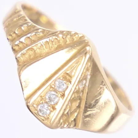 Ring med diamanter totalt 0,06ctv enl. gravyr, stl 19, bredd 2-11mm, 18K Vikt: 3,8 g
