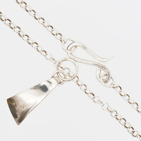 Collier, Ärtlänk, längd: 41 cm, bredd: 4 mm, höjd på hänge: 40 mm,  Vikt: 13,4 g