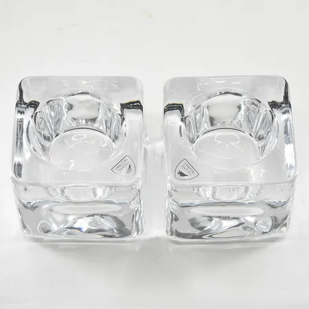 2 ljuslyktor, Orrefors, Ice Cube, design Göran Wärff, höjd 65 mm, bredd 70 mm, etikettmärkta.