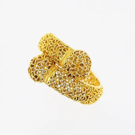 Ring, genombruten dekor, stl 16½, bredd 5-13mm, 21K.  Vikt: 3,2 g