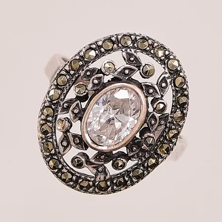Ring, Ø16¾, vit sten, markasiter, 925/1000 Silver 3,9g.