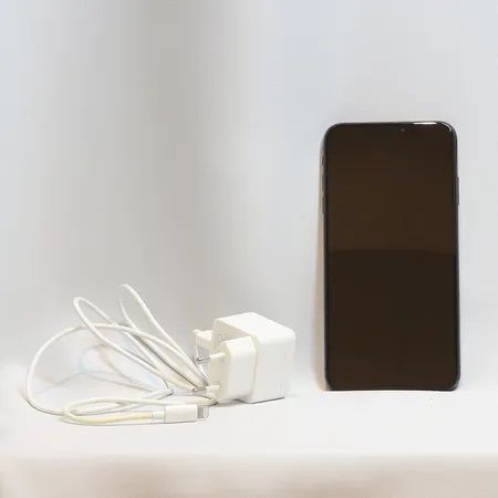 Mobiltelefon IPhone XS Max A2104 imei: 357322090519163 snr. C39XJ0V1KPJ6 med laddare, nollställd, startar, men ej funktionstestad  Skickas med postpaket.