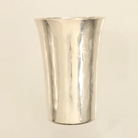 Bägare med hamrad dekor, ca 7cm, Ø ca 5cm, Löfman, Markströms Guldsmeds Ab K G år 1976, slitage, 830/1000 silver, 55,3g Vikt: 55,3 g