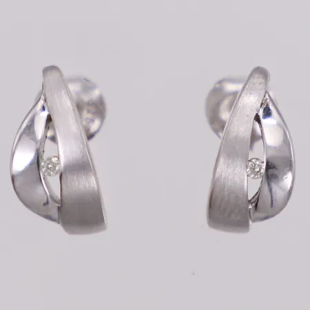Ett par örhängen med vita stenar, längd 13mm, 925/1000 silver Vikt: 3 g