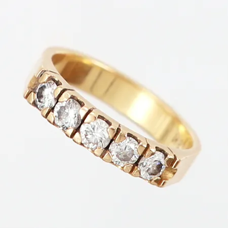 Ring med diamanter 5x0,1ct, stl 15¾, bredd: 3,5mm, 18K Vikt: 3,6 g