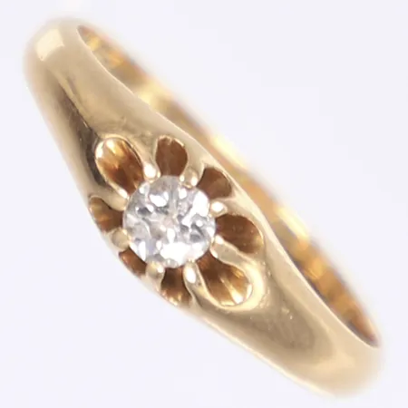 Ring med gammalslipad diamant 1x ca 0,18ct, stl 17¼, bredd 2-5mm, svag gravyr, 18K Vikt: 2,7 g