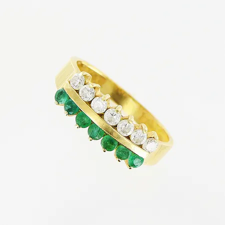 Ring stl 16¼, bredd 2,5-4,5mm, vita och gröna stenar, 18K Vikt: 2,8 g