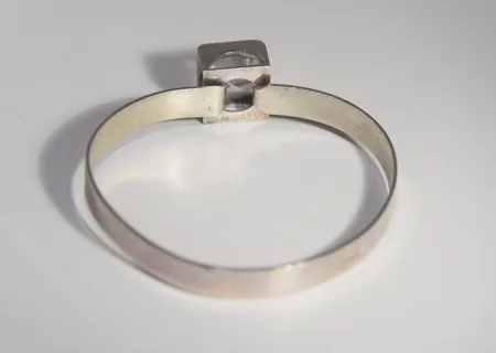 Armband öppningsbar   Lindström 70-tal , lite ojämn , silver 925/1000 Vikt: 19,2 g
