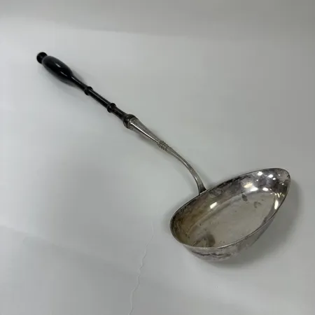 Soppslev, 44cm, trähandtag, gravyr, 830/1000 Silver bruttovikt 128,4g.