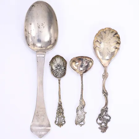 Fyra serveringsskedar, 10-18cm, 1900-tal, slitage, silver 830/1000 Vikt: 89,3 g