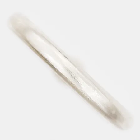 Ring, slät, matterad, stl: 17¾, silver Vikt: 4,8 g