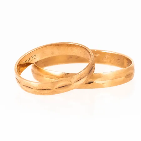 Graverat guld i 18K. Vikt: 3,8g. 