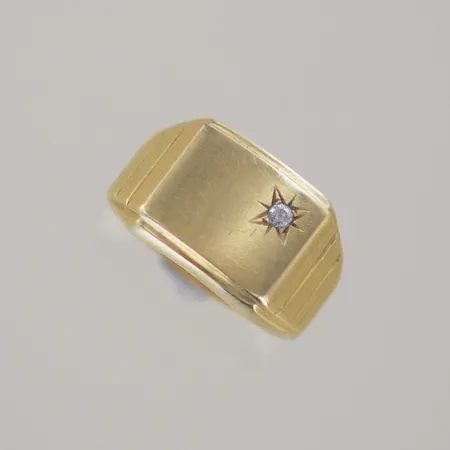Ring med sten Ø 18¾ mm, bredd 11,5 mm, 18K Vikt: 3,9 g