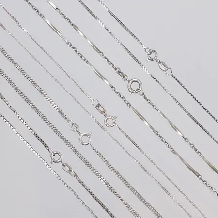 Fem kedjor, 38,5-50,5cm, bredd  1-2mm, Silver 925/1000 Vikt: 21,4 g