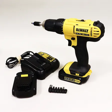 Borr/skruvdragare DeWalt 14.4V/XR LI-ION (sladdlös kompakt 13mm, 2 batteri, laddare, i väska Skickas med postpaket.