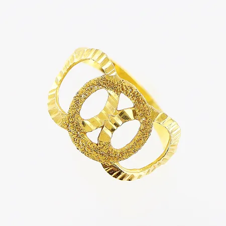 Ring, stl 17½, bredd 2-11mm, skev skena, 21K.  Vikt: 1,9 g