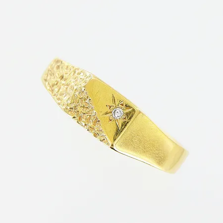 Klackring stl 20, bredd 3-6mm, diamant ca 0,01ct, 8/8-slipad, SSW, 18K Vikt: 4,5 g
