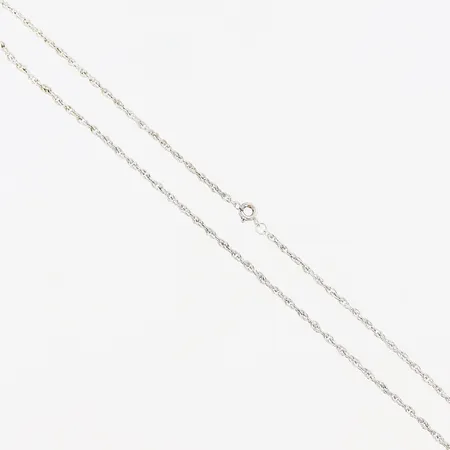 Kedja 45,5cm, bredd 2mm, silver 830/1000. Vikt: 6,3 g