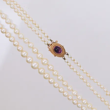 Pärlcollier tvåradigt med odlade pärlor, Ø3,6-7,7mm, längd ca 43cm, lås 18K med lila sten, en låsåtta saknas Vikt: 29,7 g
