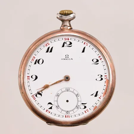 Fickur Omega, 50mm, saknar glas, defekt, går ej.