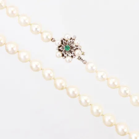 Pärlcollier med odlade pärlor, Ø7,5mm, ca 67cm, lås i vitguld, grön sten, 18K, bruttovikt: 54,73 gram Vikt: 0 g
