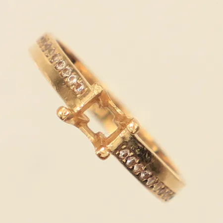 Ring med stenar, stl 17½, bredd 3-5mm, defekt, klo och sten saknas, 14K  Vikt: 2,1 g