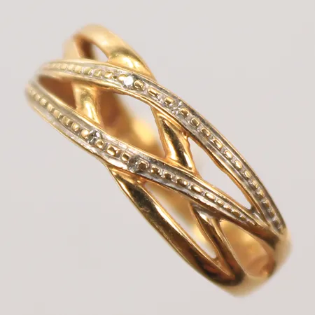 Ring med diamanter totalt 0,02ct enligt gravyr,stl 18, bredd 2-6mm, 18K Vikt: 2,6 g