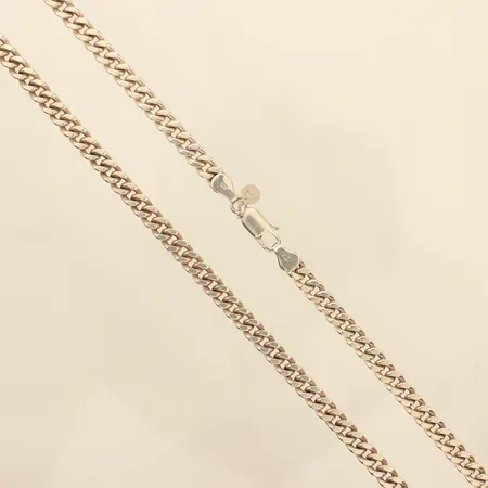 Kedja Pansar, längd 50,5cm, bredd ca 5,3mm, med en gravyr berlock, 925/1000 silver  Vikt: 36 g