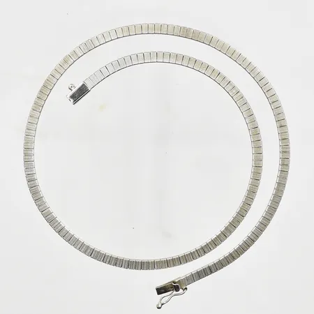 Collier, ledad halvstel modell, längd 40 cm, bredd 4 mm, 835/1000 silver Vikt: 18,3 g