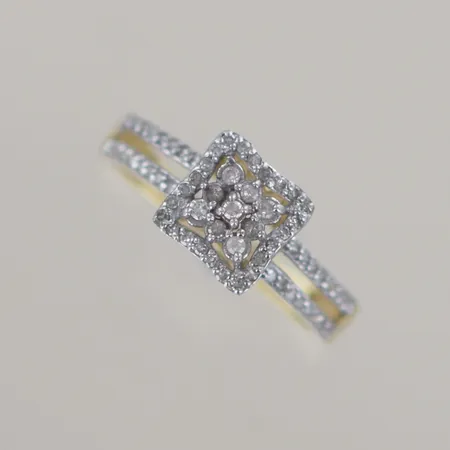 Ring med  stenar, Ø 18½ mm, bredd  9,4 mm, 14K Vikt: 3 g