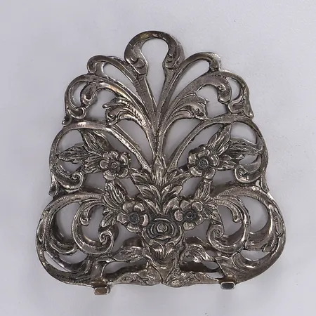 Servetthållare, höjd 6cm, bredd 6cm, tillv. JLH, importstämplad, silver 830/1000 Vikt: 31,7 g